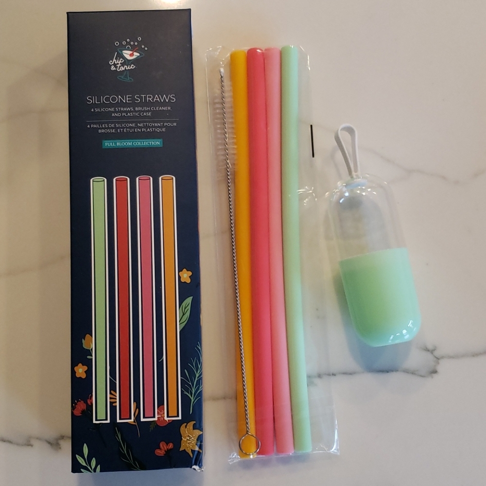 Silicone straws with carrying case - sold out!